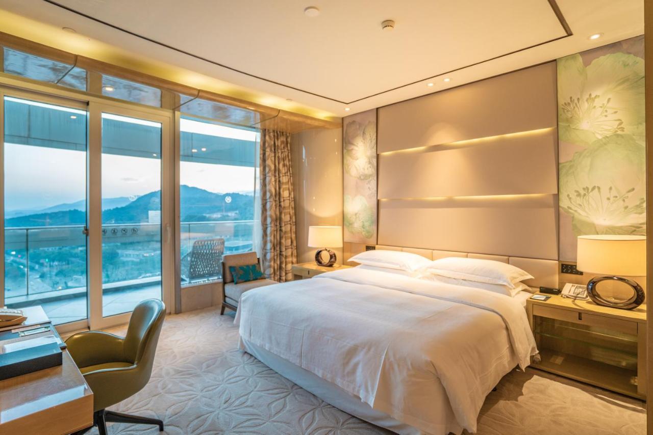 Sheraton Huzhou Taihu Lake Hot Spring Resort & Spa Exterior photo