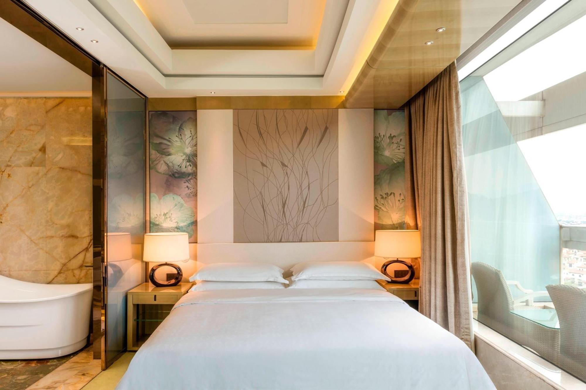 Sheraton Huzhou Taihu Lake Hot Spring Resort & Spa Exterior photo