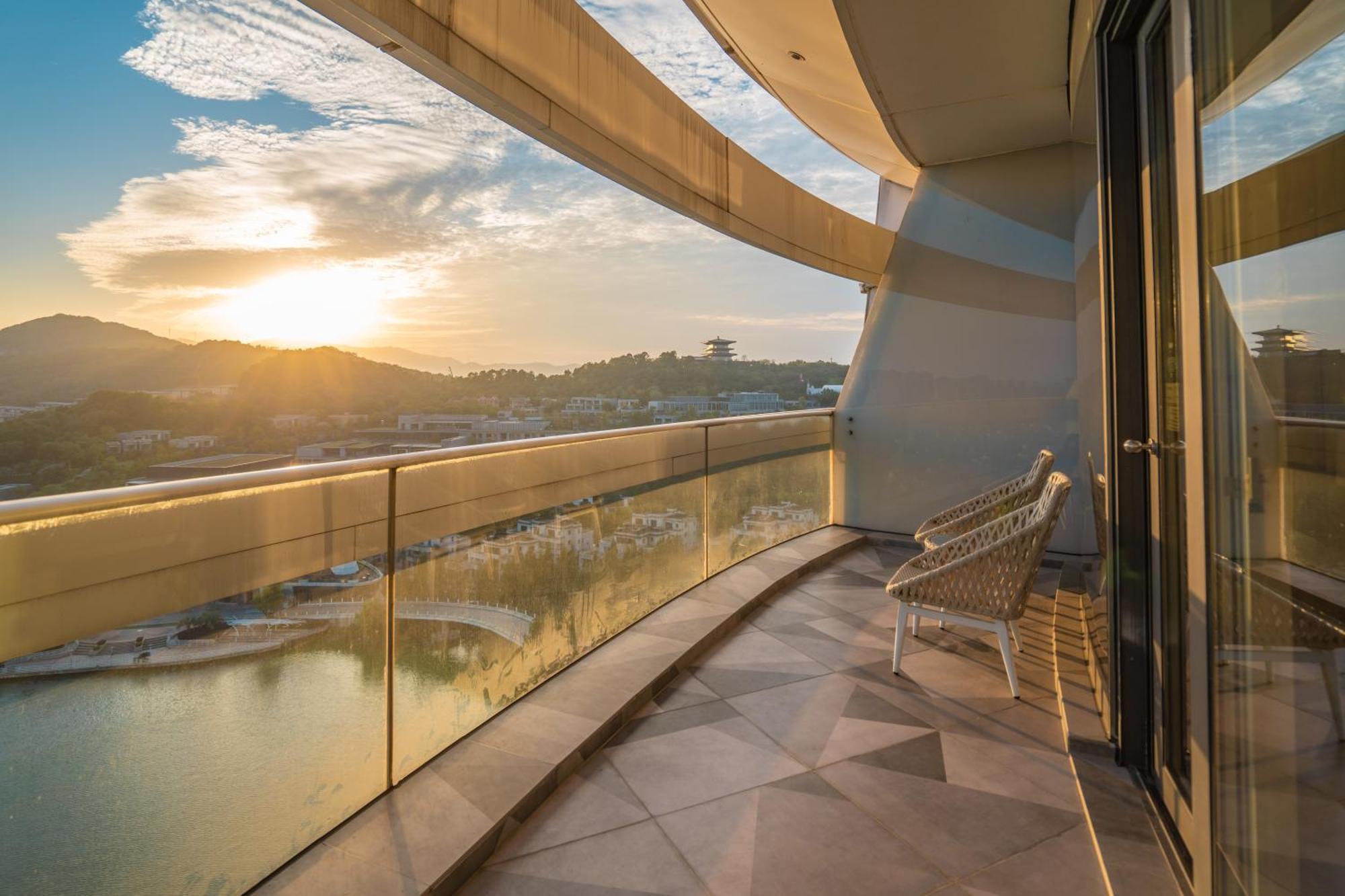 Sheraton Huzhou Taihu Lake Hot Spring Resort & Spa Exterior photo