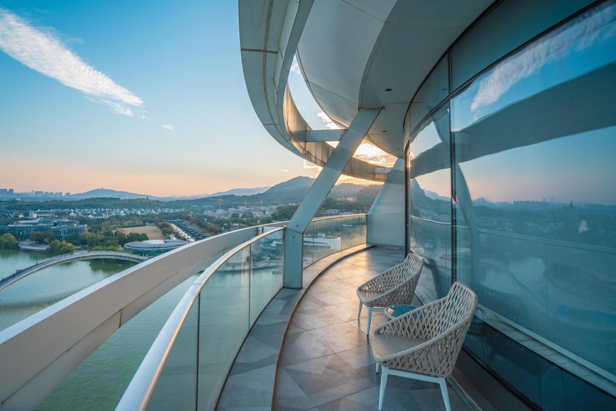 Sheraton Huzhou Taihu Lake Hot Spring Resort & Spa Exterior photo