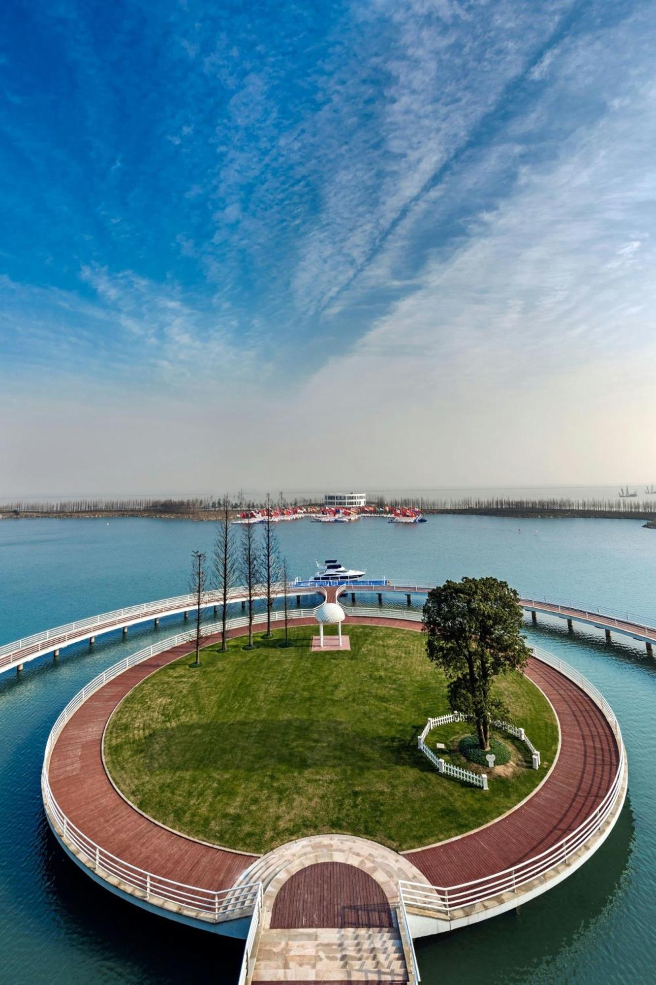 Sheraton Huzhou Taihu Lake Hot Spring Resort & Spa Exterior photo
