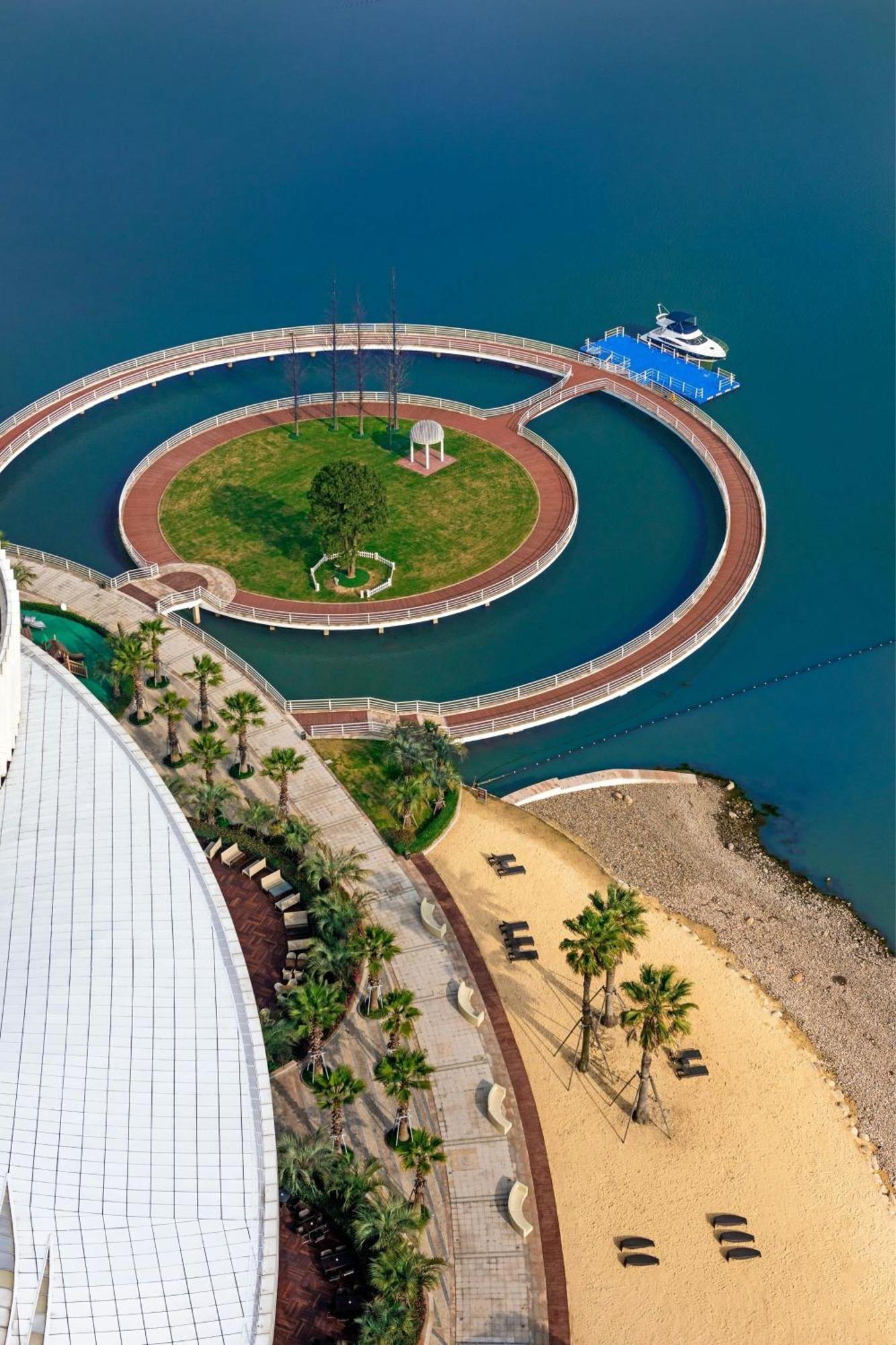 Sheraton Huzhou Taihu Lake Hot Spring Resort & Spa Exterior photo